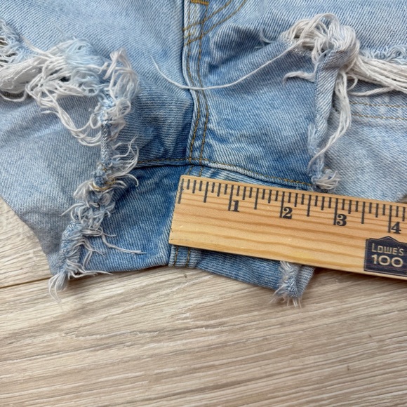 Levi's 501 High Waist Frayed Hem Cut Off Blue Jean Shorts 56327-0113 Size 26 - Picture 7 of 8